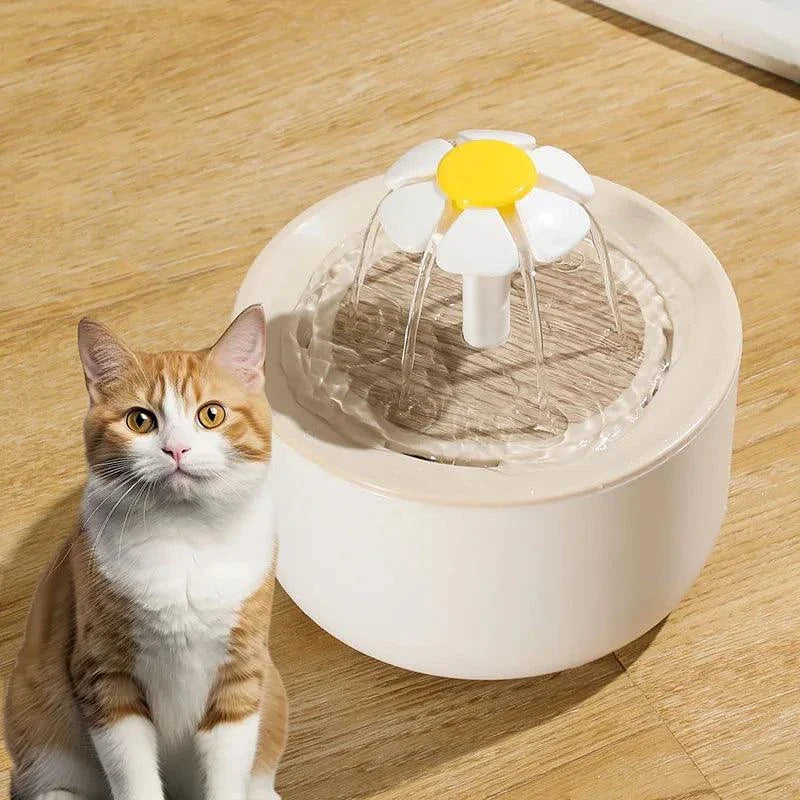 USB electric pet water fountain with silent motor, automatic 1L drinking dispenser for cats and small dogs.