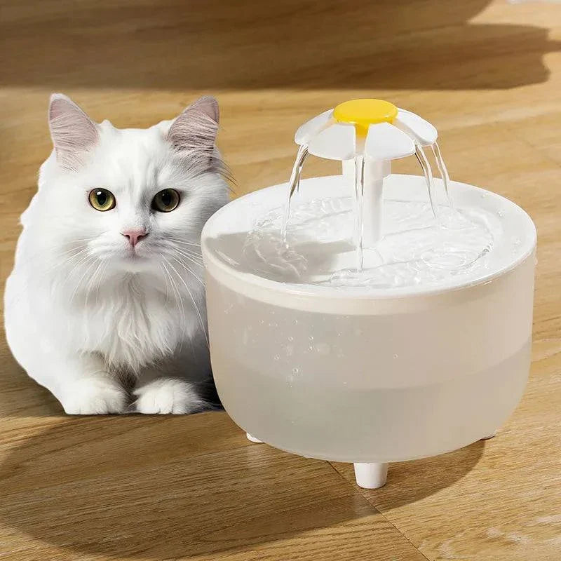 USB electric pet water fountain with silent motor, automatic 1L drinking dispenser for cats and small dogs.