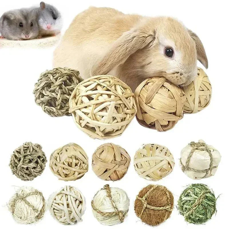 Chewing braided ball for small animals, including rabbits and hamsters. Natural grass play and chew toy, 7cm diameter, 10 styles.