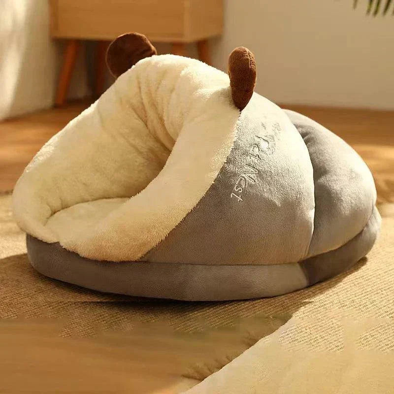 Breathable foldable slipper-shaped pet bed for small dogs and cats, soft and warm.