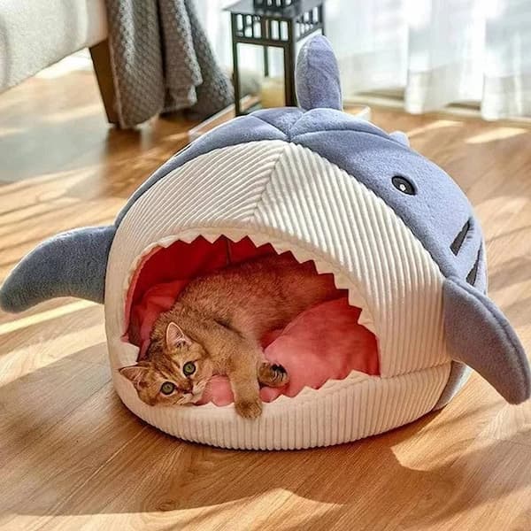 Blue Cartoon shark-shaped warm cat bed, pet cave for kittens, 100% cotton.