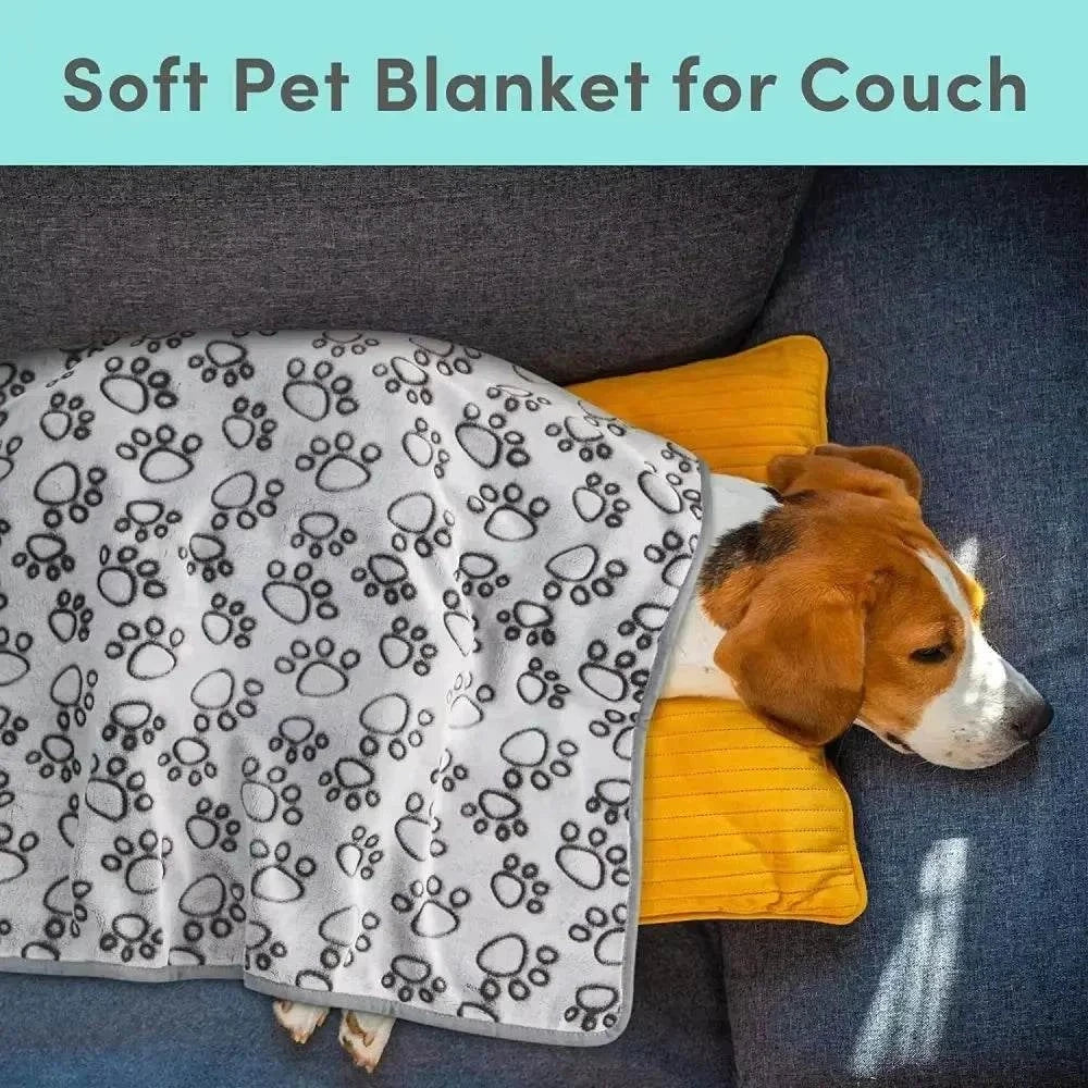 Ultra-soft fuzzy dog blanket in a cozy design, perfect for dogs and cats, providing warmth and comfort for naps and everyday use.