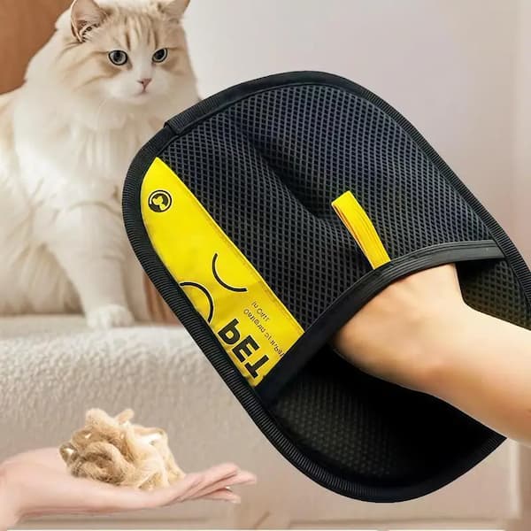Reusable electrostatic pet hair removal glove for dogs and cats