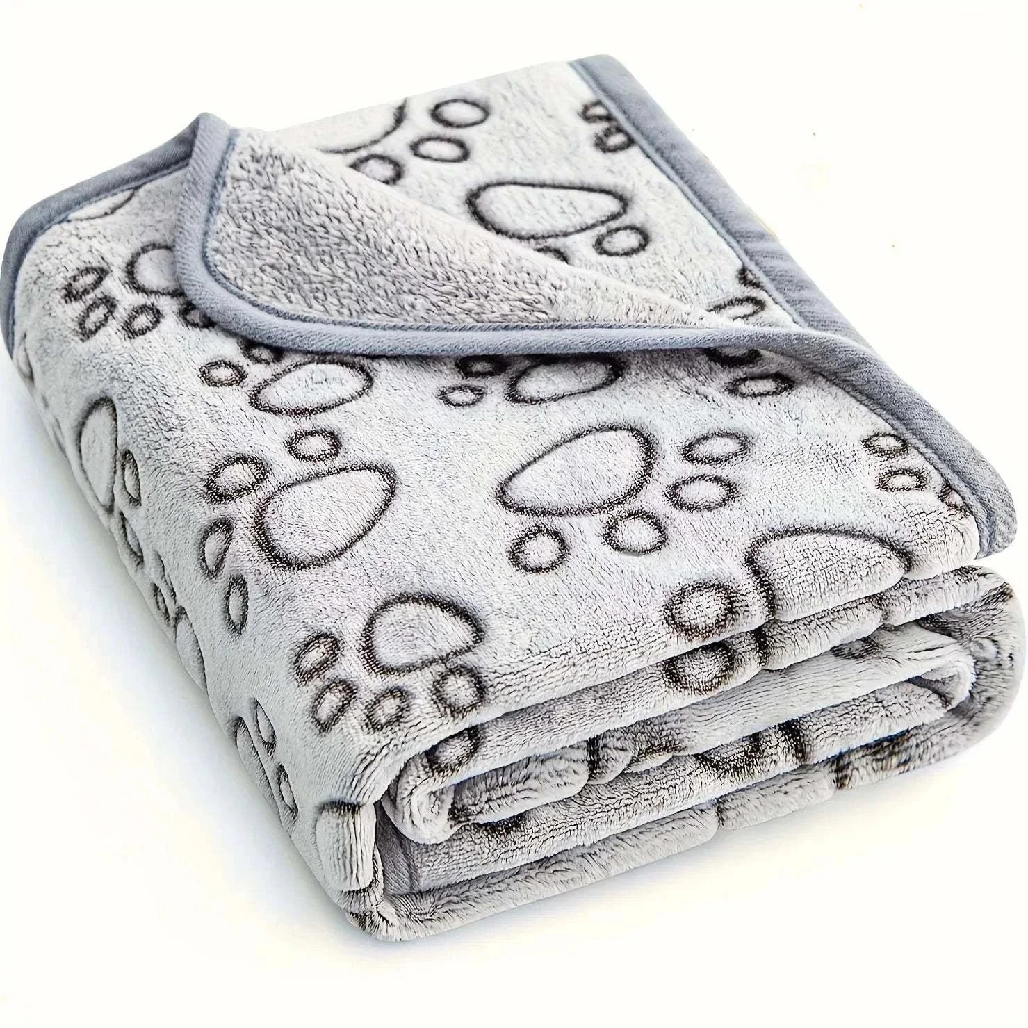 Ultra-soft fuzzy dog blanket in a cozy design, perfect for dogs and cats, providing warmth and comfort for naps and everyday use.