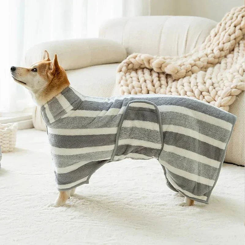 Absorbent dog bathrobe for medium and large dogs, striped design, cozy and fast-drying.